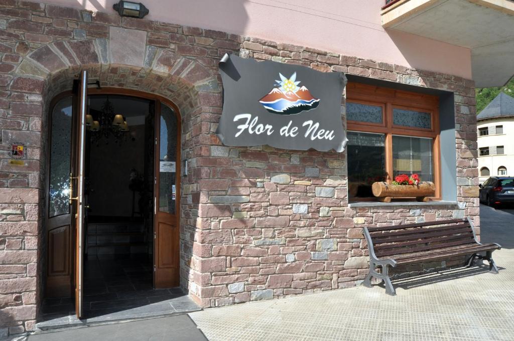 Hotel Flor De Neu El Pont de Suert Eksteriør billede