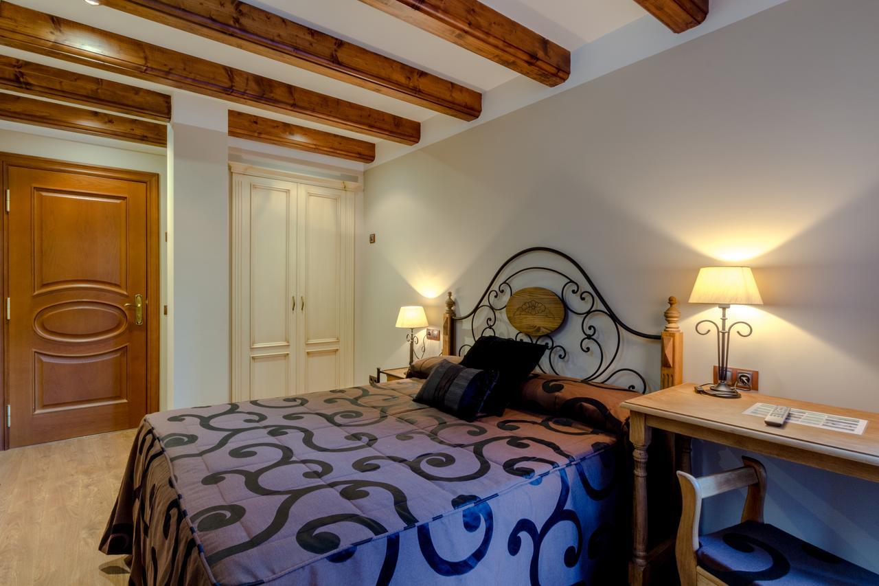 Hotel Flor De Neu El Pont de Suert Eksteriør billede